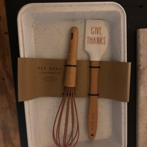 Rae Dunn baking set